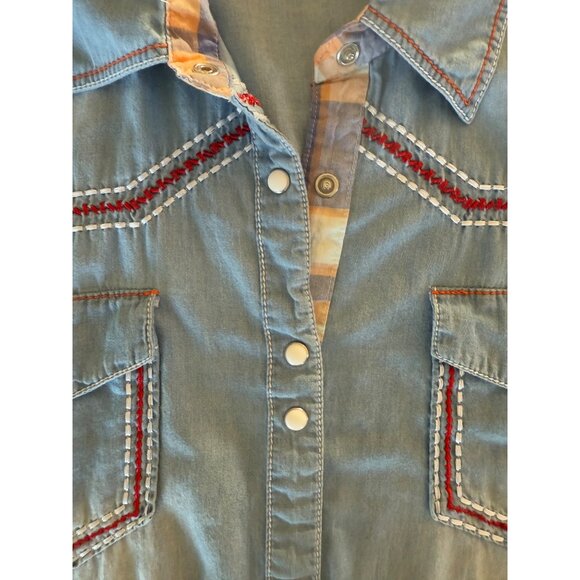 Cowgirl Up Womens Size L Soft Cotton Blue Chambray Western Blouse Embroidered - Picture 3 of 9